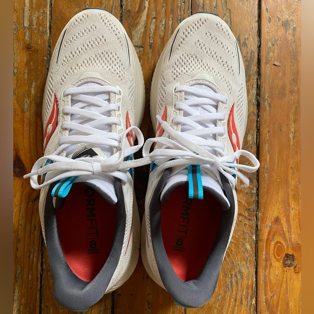 Saucony Omni 21 Women’s Running Shoe Size 10